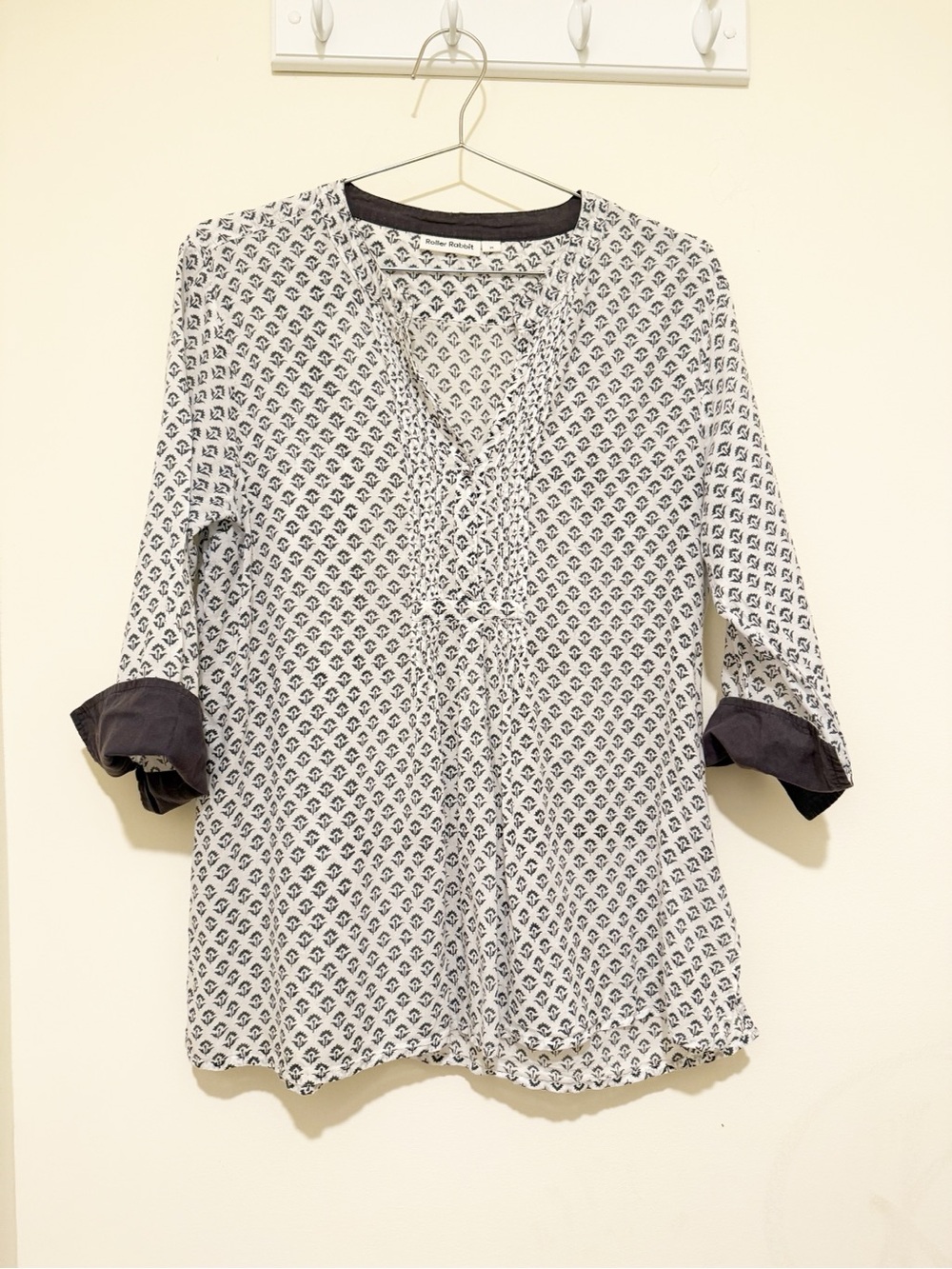 Roller Rabbit White Tunic with Gray Geometric Print